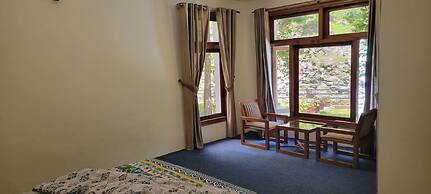 Pine Park Edge Resort Khanian