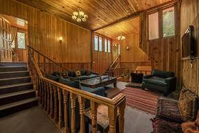 Pine Park Edge Resort Khanian