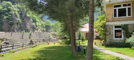 Pine Park Edge Resort Khanian