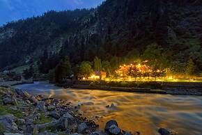 Pine Park Edge Resort Khanian