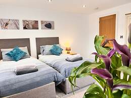 Stylish, Dog Friendly Coastal Bungalow With Garden