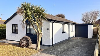 Stylish Modern Home With Parking, Enclosed Garden