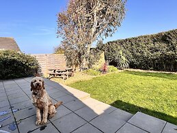 Stylish Modern Home With Parking, Enclosed Garden