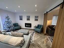 Stylish Modern Home With Parking, Enclosed Garden