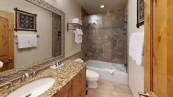Slopeside 2 Bedroom Platinum-rated Residence at Golden Peak in Vail Vi