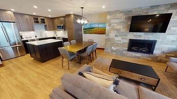Slopeside 2 Bedroom Platinum-rated Residence at Golden Peak in Vail Vi
