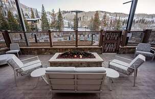 Slopeside 2 Bedroom Platinum-rated Residence at Golden Peak in Vail Vi