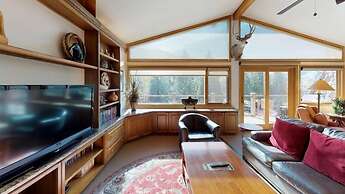 Slopeside 2 Bedroom Platinum-rated Residence at Golden Peak in Vail Vi