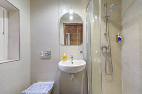 Tritoni harbour suites