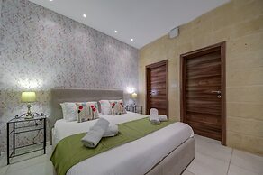 Tritoni harbour suites