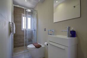 Tritoni harbour suites