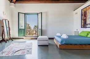 Charming Sea View Villa close to beach