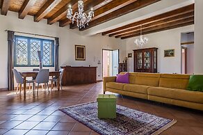 Charming Sea View Villa close to beach