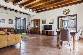 Charming Sea View Villa close to beach