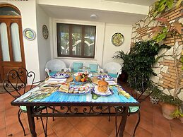 Room in Guest Room - The Archi B&B Apartment