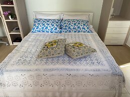 Room in Guest Room - The Archi B&B Apartment