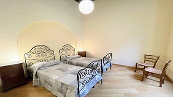 Beautiful Duomo Apt With Spectacular Terrace - Sleeps 6. Air con Throu