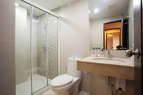 5A - 2 Bedroom Downtown Apartment With Shared Pool