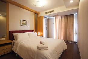 5A - 2 Bedroom Downtown Apartment With Shared Pool