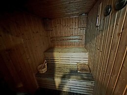5A - 2 Bedroom Downtown Apartment With Shared Pool