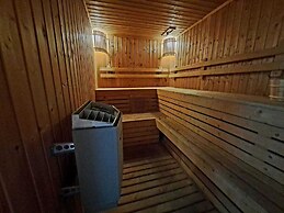 5A - 2 Bedroom Downtown Apartment With Shared Pool
