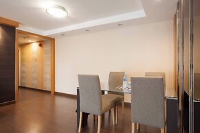 5A - 2 Bedroom Downtown Apartment With Shared Pool