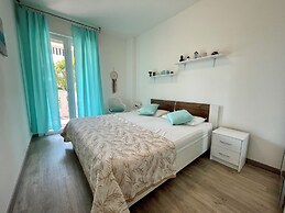 Fantastic Flat With Garden in Residence With Pool