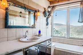 House With Private Pool, Isolated, Unique View