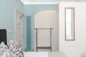4 Berkeley Sq - YourApartment