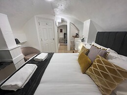 4 Berkeley Sq - YourApartment
