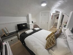 4 Berkeley Sq - YourApartment