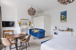 4 Berkeley Sq - YourApartment