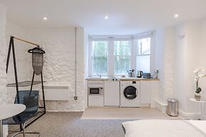 4 Berkeley Sq - YourApartment