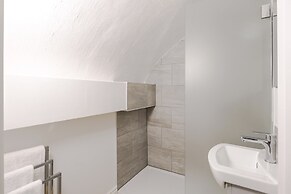 4 Berkeley Sq - YourApartment