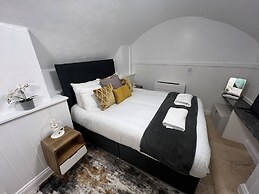 4 Berkeley Sq - YourApartment