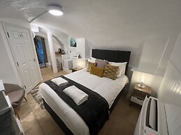 4 Berkeley Sq - YourApartment