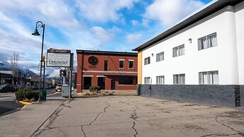 Uptowner Hotel