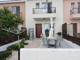 Beautiful 2-bed House in Mandria, Paphos