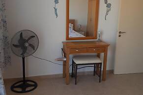 Beautiful 2-bed House in Mandria, Paphos