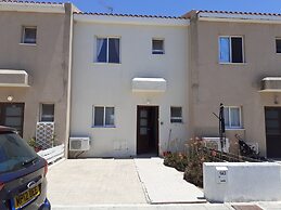 Beautiful 2-bed House in Mandria, Paphos