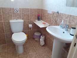 Beautiful 2-bed House in Mandria, Paphos