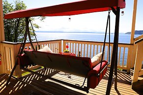 Stunning House with Views of Puget Sound Ideal for Family Reunions