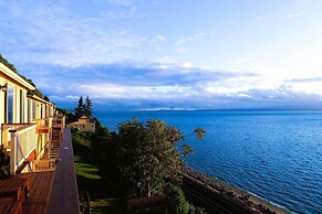 Stunning House with Views of Puget Sound Ideal for Family Reunions