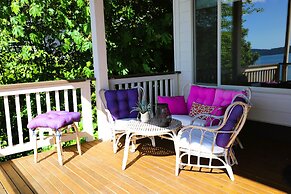 Stunning House with Views of Puget Sound Ideal for Family Reunions