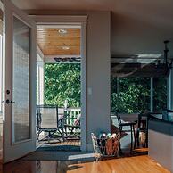 Stunning House with Views of Puget Sound Ideal for Family Reunions