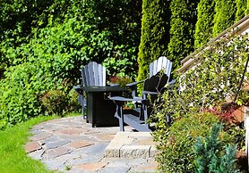 Stunning House with Views of Puget Sound Ideal for Family Reunions