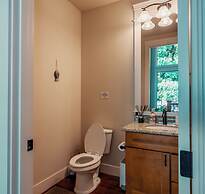 Stunning House with Views of Puget Sound Ideal for Family Reunions