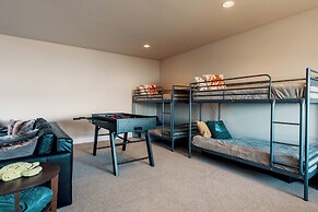 Stunning House with Views of Puget Sound Ideal for Family Reunions