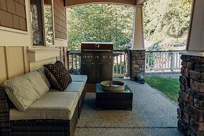 Stunning House with Views of Puget Sound Ideal for Family Reunions