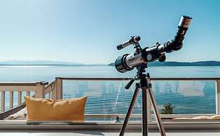 Stunning House with Views of Puget Sound Ideal for Family Reunions